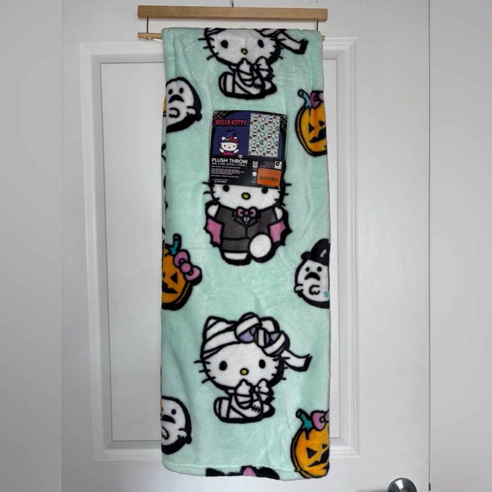 New 2025 Hello Kitty Halloween blanket